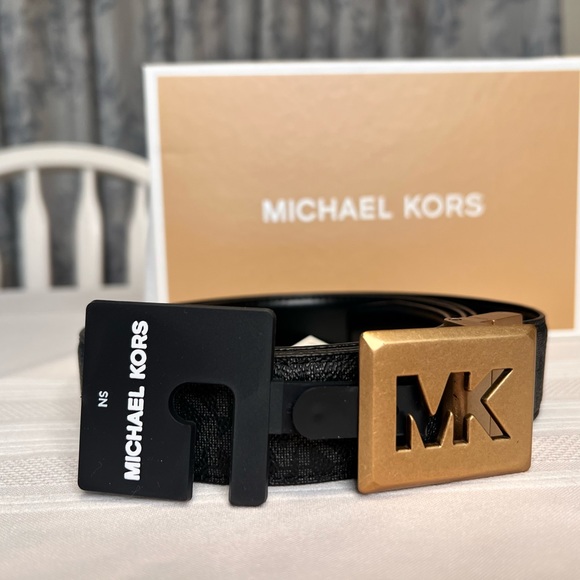 104. Michael Kors Men Logo Belt In Signature-Print REVERSIBLE - Picture 10 of 11